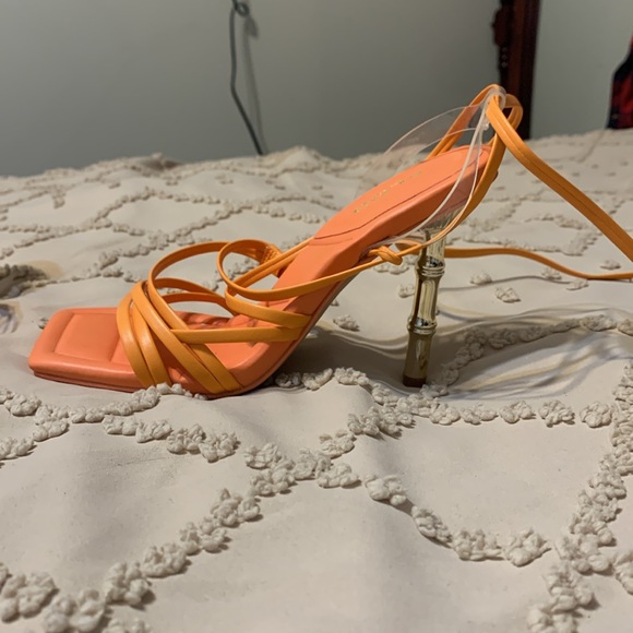 Strappy opened toed high heels - Picture 3 of 8